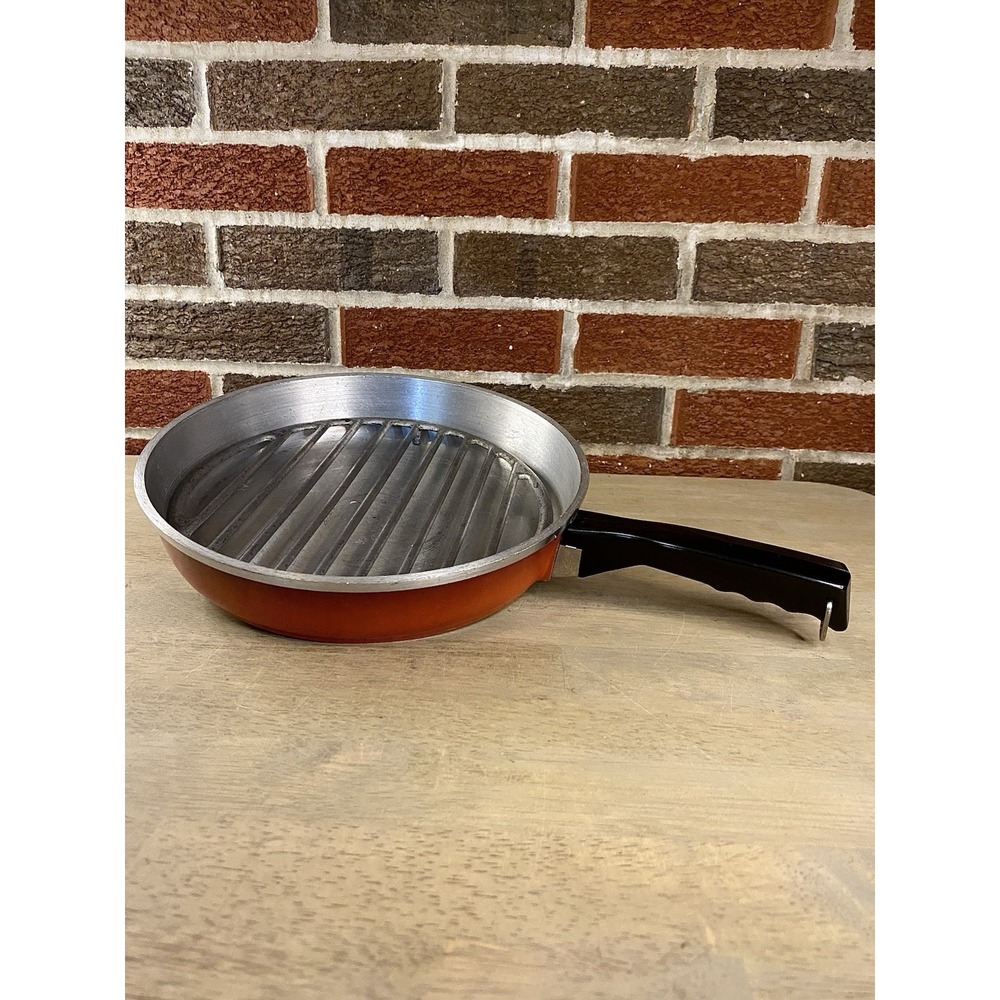Vintage Club Enameled Cast Aluminum 10 Inch Skillet with Griddle Cookware Poppy